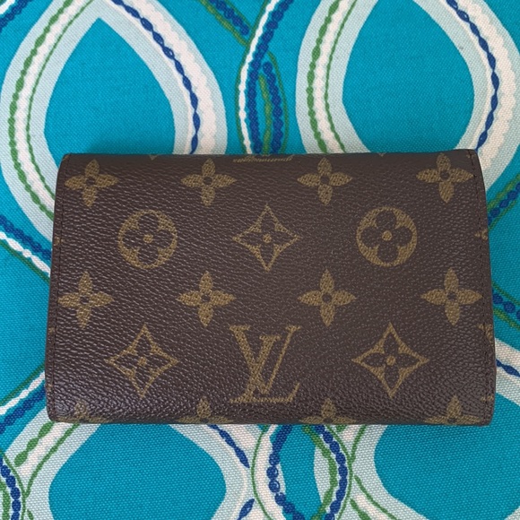 Beautiful Louis Vuitton Monogram Wallet - Picture 3 of 14